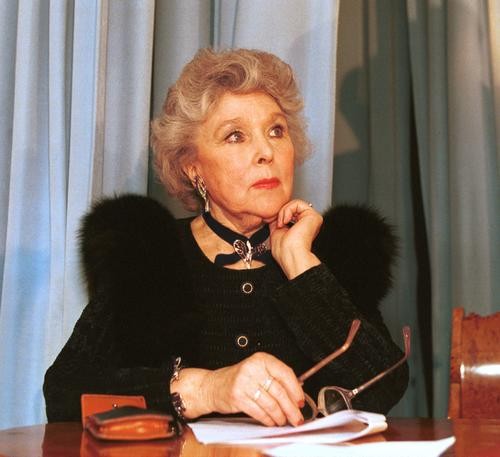 Названая дочь Веры Васильевой поблагодарила театр, поклонников актрисы и врача Названая дочь Веры Васильевой поблагодарила театр, поклонников актрисы и врача