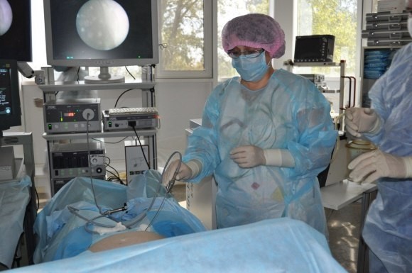 Уральские врачи первыми в России и вторыми в мире сделали внутриутробную операцию на кровеносном сосуде головного мозга
