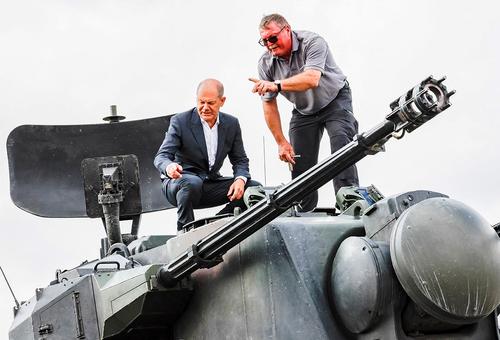 Германия явно нарывается на грубость и нарочито показушно снабжает ВСУ техникой оружием и боеприпасами 