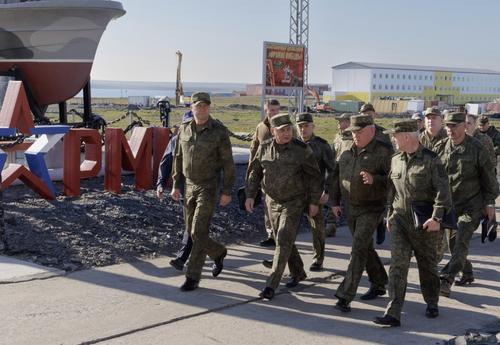 Шойгу посетил заполярные объекты ВС РФ