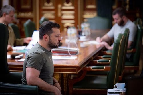 Экс-разведчик ВС США Риттер: Зеленского могут убить ВСУ Экс-разведчик ВС США Риттер: Зеленского могут убить ВСУ