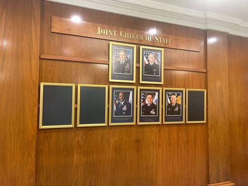 Мгновенно обезглавить Вооружённые силы США может только американский сенатор Мгновенно обезглавить Вооружённые силы США может только американский сенатор