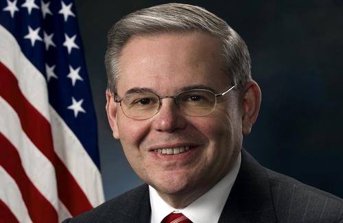 Глава комитета Сената США Менендес обвинил Киргизию в том, что она недостаточно тщательно соблюдает санкции против России