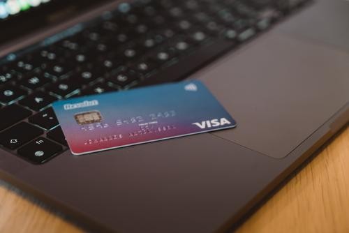 Международные платежные системы Visa и Mastercard повысят комиссии