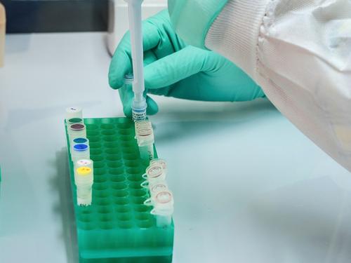 На северо-востоке Москвы из мусоровоза вытекла едкая жидкость, концентрация паров превышает допустимую норму в двадцать раз На северо-востоке Москвы из мусоровоза вытекла едкая жидкость, концентрация паров превышает допустимую норму в двадцать раз