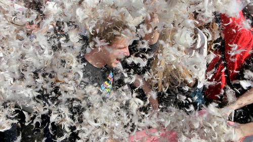 «Просто приходил Сережка — поиграли мы немножко» «Просто приходил Сережка — поиграли мы немножко»