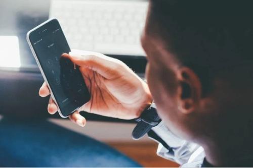 Спам-звонки как национальная телефонная катастрофа: россиян атакуют спамеры и мошенники