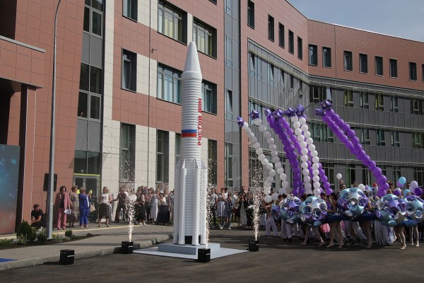 Губернатор Дона Василий Голубев сегодня открыл самую большую в регионе школу