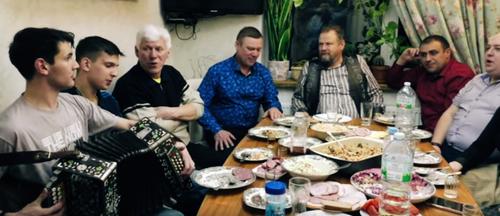 История одного клипа: Застольные песни на кухне талантов