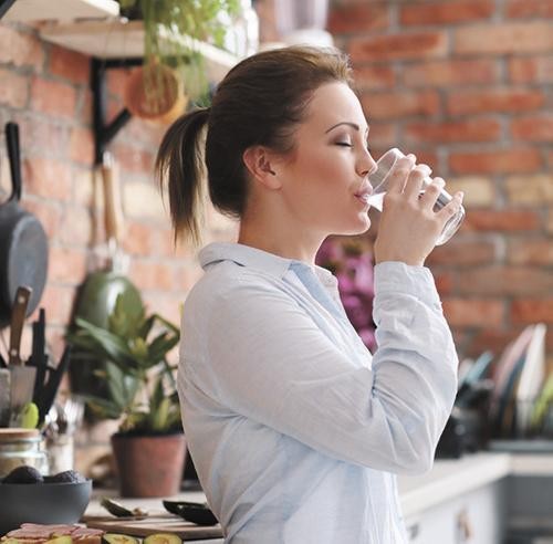 Сырая вода полезна натощак