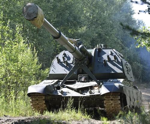 В войска поступили новые самоходные гаубицы Мста-С В войска поступили новые самоходные гаубицы Мста-С