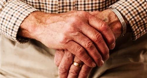 Одиноких пенсионеров в России дополнительно защитят Одиноких пенсионеров в России дополнительно защитят