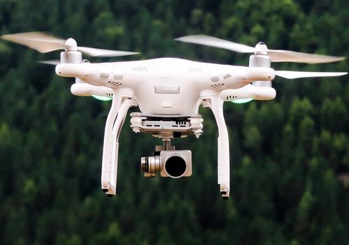 Mash: пилоты двух летевших в Москву самолетов заметили в небе беспилотник Mash: пилоты двух летевших в Москву самолетов заметили в небе беспилотник