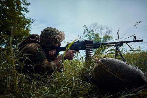 Военные Украины под видом сдачи в плен атаковали позиции РФ в районе Спорного Военные Украины под видом сдачи в плен атаковали позиции РФ в районе Спорного