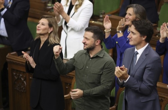 Эдуард Лозанский: Благополучие внешнеполитического истеблишмента США слишком зависит от ВПК Эдуард Лозанский: Благополучие внешнеполитического истеблишмента США слишком зависит от ВПК