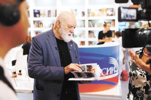 Писатель Виктор Слипенчук посетил Белград