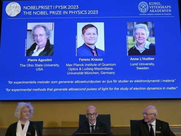 Нобелевскую премию по физике присудили за «дверь в мир электронов»