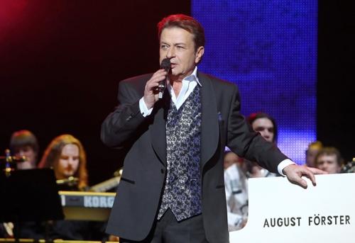 Заслуженный артист Аркадий Хоралов повторно обратился к президенту РФ Владимиру Путину Заслуженный артист Аркадий Хоралов повторно обратился к президенту РФ Владимиру Путину