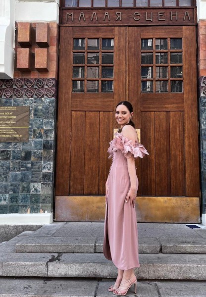 Актриса Анна Александер: Девушки сейчас мечтают о чём-то грандиозном, а не о том, как поскорее выскочить замуж Актриса Анна Александер: Девушки сейчас мечтают о чём-то грандиозном, а не о том, как поскорее выскочить замуж