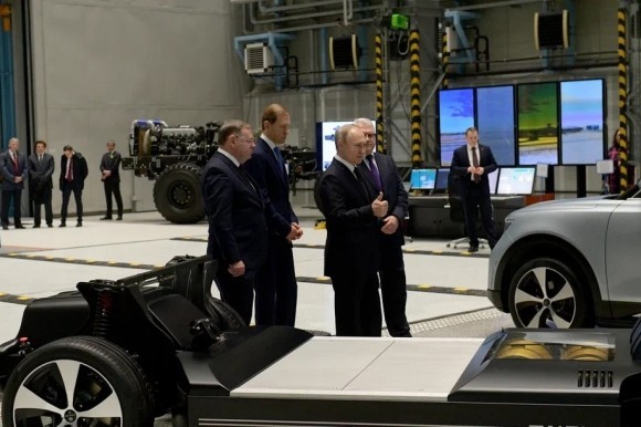 Звезды музыкального телеканала RU.TV принимают участие в закупках техники для нужд СВО и проводят концерты в цехах для заводчан Звезды музыкального телеканала RU.TV принимают участие в закупках техники для нужд СВО и проводят концерты в цехах для заводчан