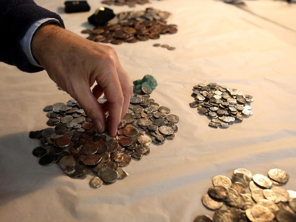 В Шотландии найден уникальный клад монет: связан со старинной резней