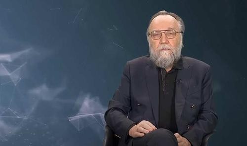 Философ Александр Дугин имеет свой рецепт «спасения России» Философ Александр Дугин имеет свой рецепт «спасения России»