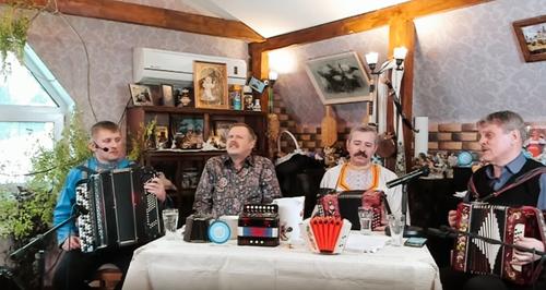 Белорусский баянист Денис Голуб и Курский соловей Сергей Логачёв Белорусский баянист Денис Голуб и Курский соловей Сергей Логачёв