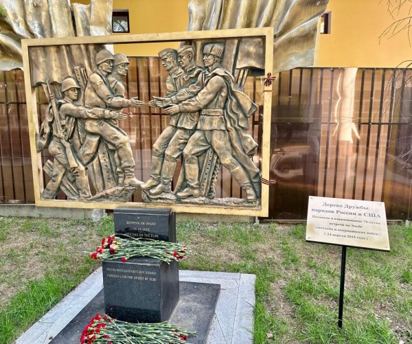 Эдуард Лозанский: Благополучие внешнеполитического истеблишмента США слишком зависит от ВПК Эдуард Лозанский: Благополучие внешнеполитического истеблишмента США слишком зависит от ВПК