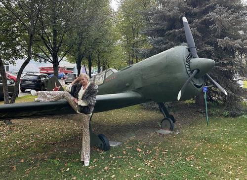 На Волочкову пожаловались в полицию из-за осквернения символов воинской славы На Волочкову пожаловались в полицию из-за осквернения символов воинской славы