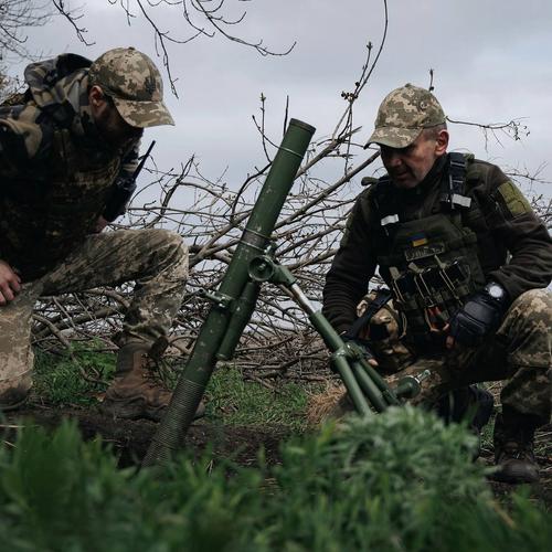 Азаров: на Украине остались 23 млн человек, вести боевые действия могут 3,5 млн Азаров: на Украине остались 23 млн человек, вести боевые действия могут 3,5 млн