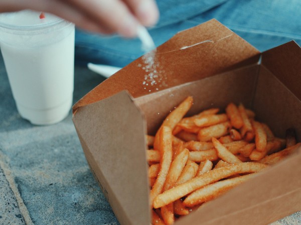 Австралийские эксперты призвали принудительно ограничить количество соли в продуктах