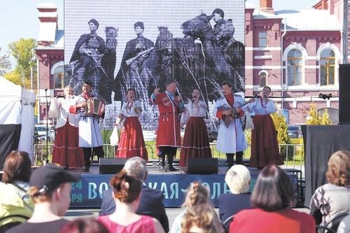 Книжный фестиваль «Волжская волна» прошёл в Саратове