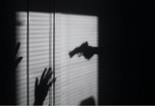 В Магнитогорске мужчина полтора года держал в заложниках жену и маленького сына