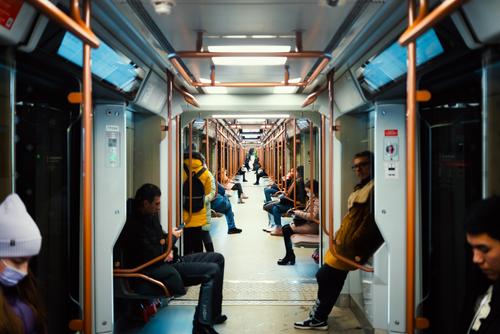 В Москве в полицию поступила жалоба на целующуюся в метро пару В Москве в полицию поступила жалоба на целующуюся в метро пару