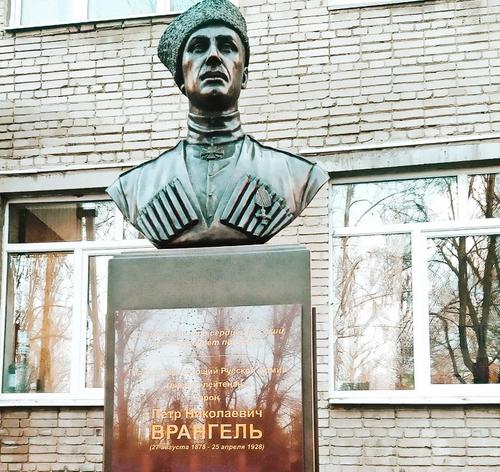 КПРФ подрывает авторитет верховного главнокомандующего?