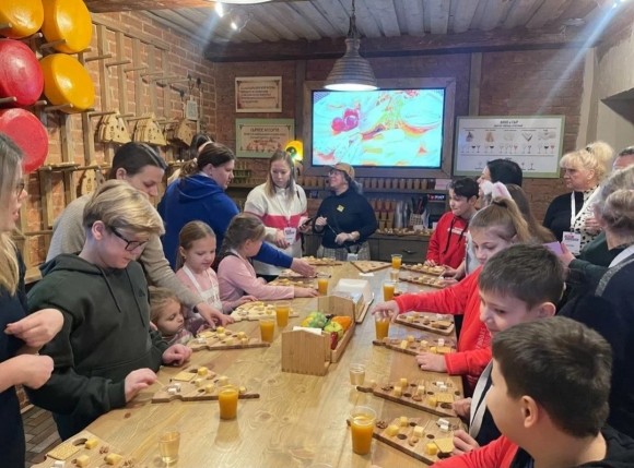 Участники спецрейсов «Время героев» побывали на «Родине Снегурочки» 