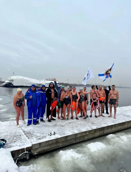 Участников СВО в России поддержали любители зимнего плавания