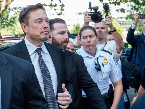 Илон Маск ищет добровольцев для вживления компьютерных чипов в мозг