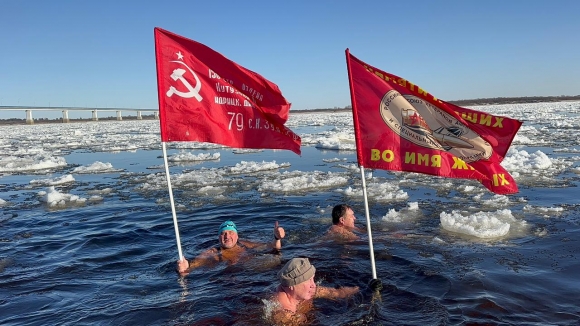 Участников СВО в России поддержали любители зимнего плавания