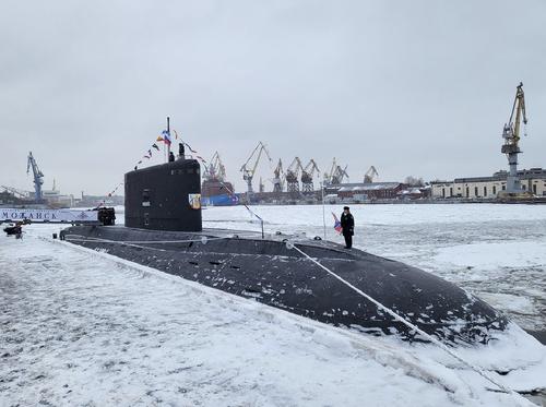 На ДЭПЛ «Можайск» поднят Андреевский флаг На ДЭПЛ «Можайск» поднят Андреевский флаг