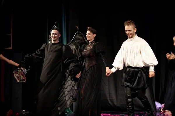 Актриса Полина Кузьминская: Рамзан Кадыров принимал нас с Жераром Депардье и Элизабет Хёрли, как арабский шейх