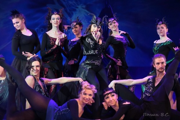 Режиссёр Полина Меньших: «Я работаю только с теми, кого хочу обнять» Режиссёр Полина Меньших: «Я работаю только с теми, кого хочу обнять»