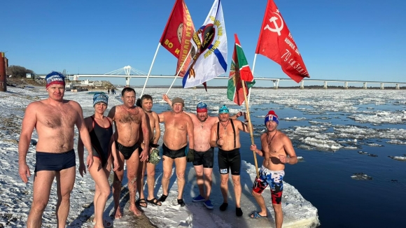 Участников СВО в России поддержали любители зимнего плавания