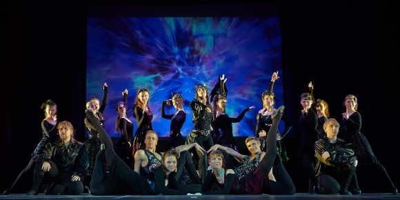 Режиссёр Полина Меньших: «Я работаю только с теми, кого хочу обнять» Режиссёр Полина Меньших: «Я работаю только с теми, кого хочу обнять»