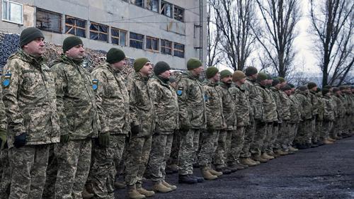 В рядах ВСУ не хватает офицеров, мобилизуют пенсионеров В рядах ВСУ не хватает офицеров, мобилизуют пенсионеров