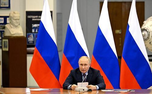 Путин поблагодарил внука де Голля за его деятельность по сближению РФ и Франции