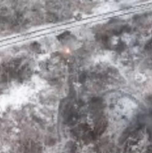 Операторы БПЛА ВДВ РФ сбросили на головы бойцам ВСУ осколочные боеприпасы Операторы БПЛА ВДВ РФ сбросили на головы бойцам ВСУ осколочные боеприпасы