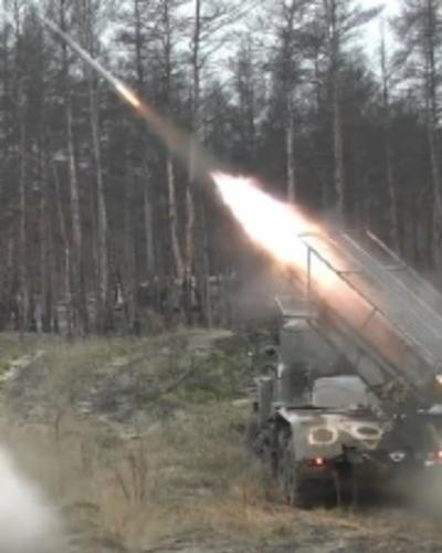 Российские «Грады» задали жару противнику под Купянском Российские «Грады» задали жару противнику под Купянском