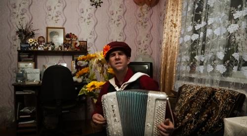 Красные яблоки белорусского баяниста Владимира Буреня