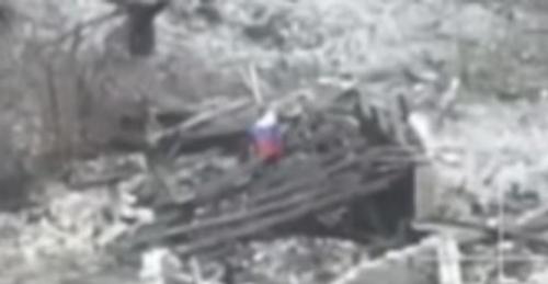 Над Марьинкой развивается российский триколор 